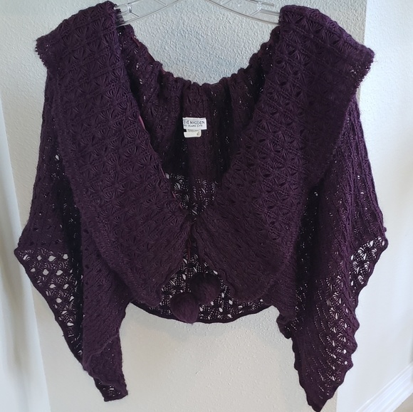 Sweater - Picture 1 of 2